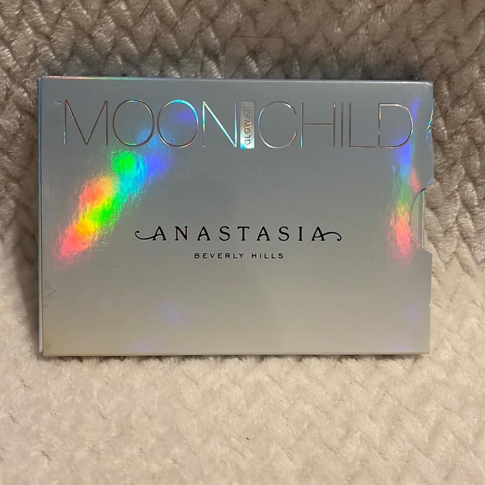 Anastasia Moon Child glow kit
